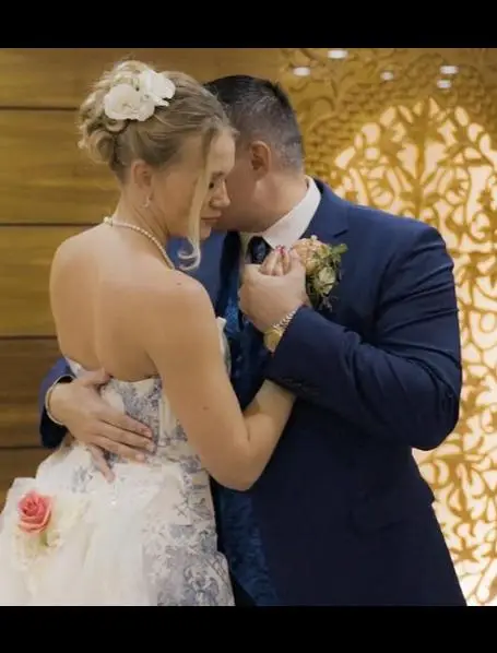 Natalia and Nick dancing at wedding